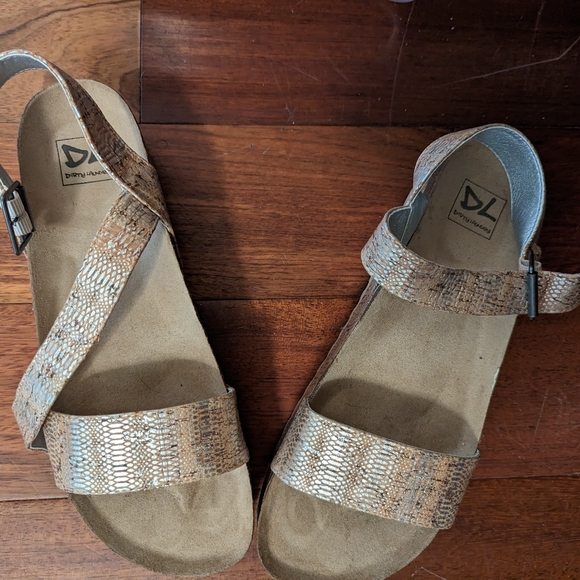 Sandal - Picture 2 of 2